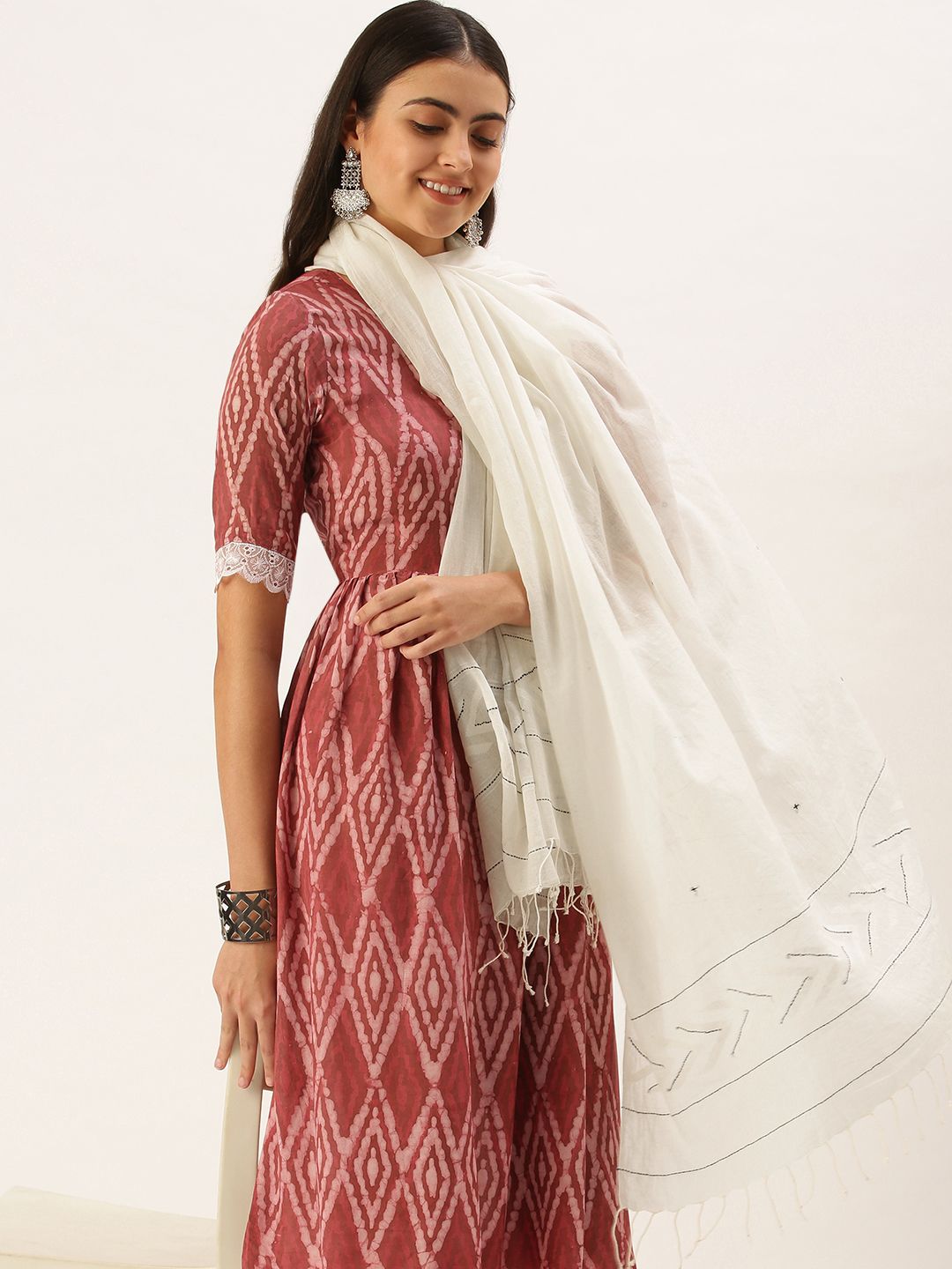 ASVA Women White Embroidered Pure Cotton Stole