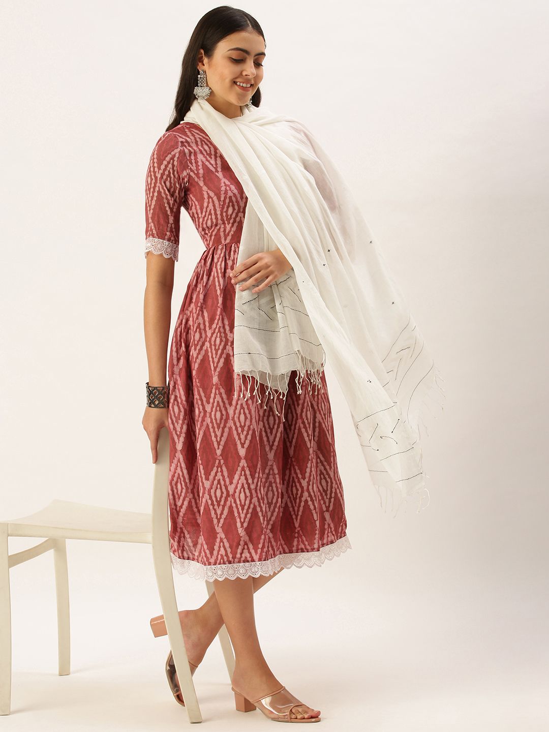 ASVA Women White Embroidered Pure Cotton Stole