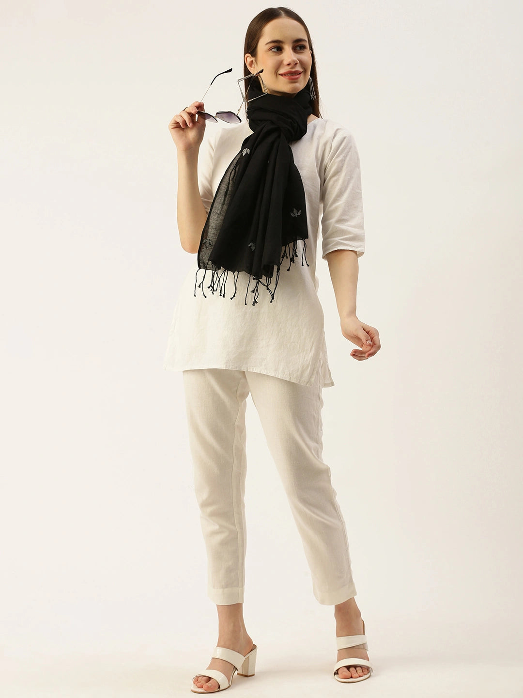 ASVA Handwoven Black Pure Cotton Scarf with All-Over Leaf Jamdani Work