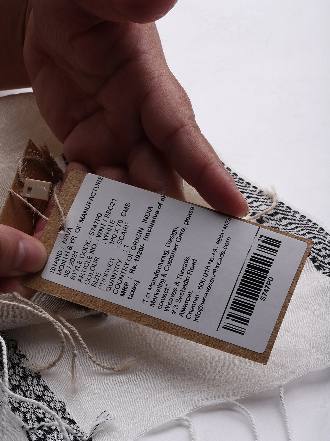 ASVA Handwoven Linen Scarf With Stripes Of Jacquard Weaving  In The Centre In Dual Colour